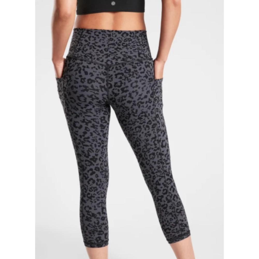 Athleta Salutation Capri size SP small petite animal print breathable - Picture 2 of 10